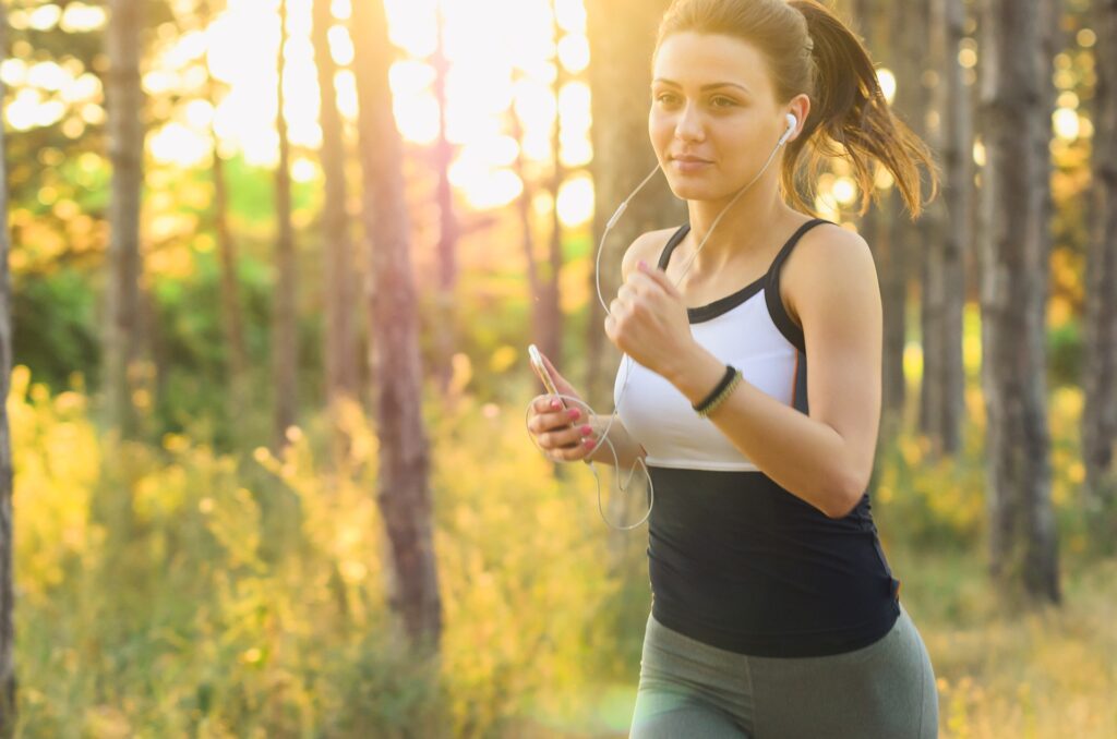 donna che fa jogging